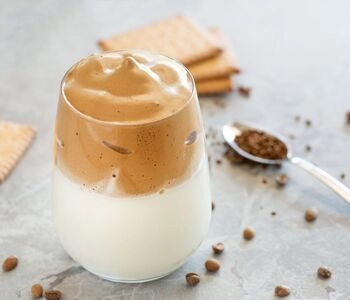 viraler eiskaffee: cremiger dalgona-kaffee