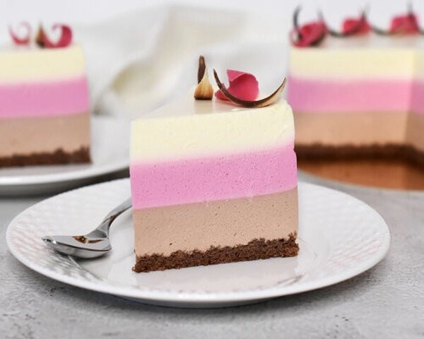 dreifarbiger kuchen-torte