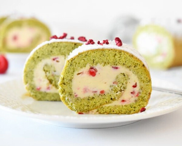 kürbis-rollkuchen mit vanille- himbeer-füllung