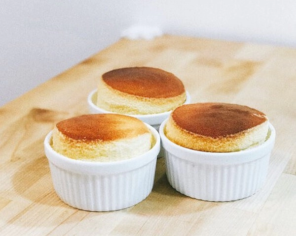 himbeer-soufflé zubereitet von einem masterchef-meister