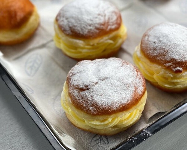 hausgemachte krapfen mit vanillefüllung
