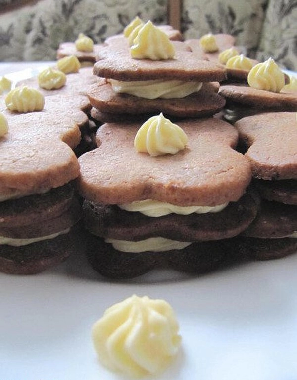 schokoladenkekse mit vanillecreme