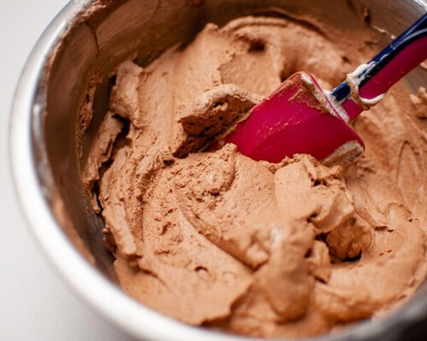 mousse au chocolat und himbeerfüllung