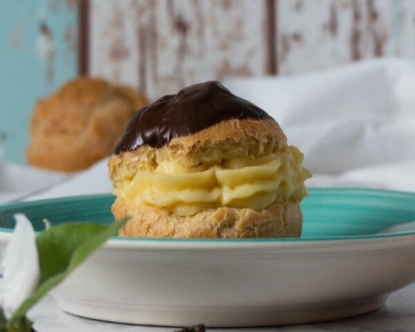 einfach zubereitete profiteroles