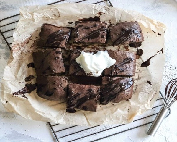 brownies mit marshmallow-füllung