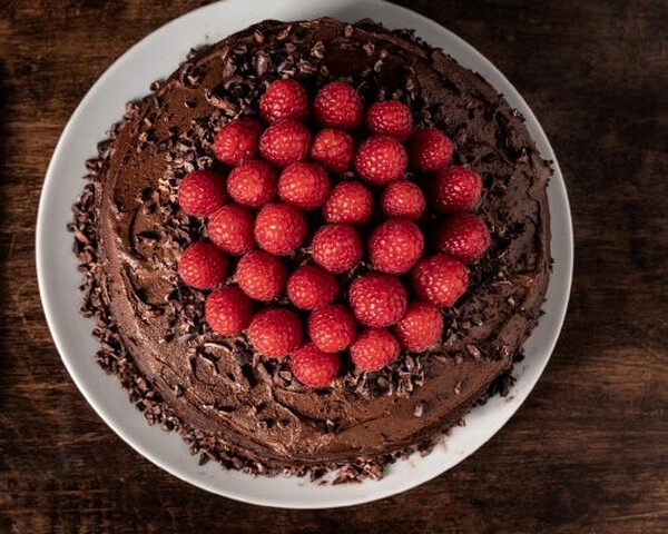 schokoladenkuchen mit himbeeren