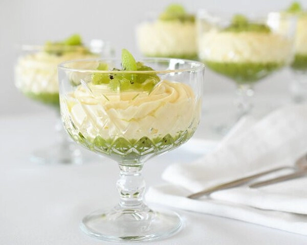 vanillecreme mit kiwi im glas