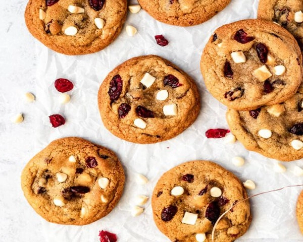 cookies mit weißer schokolade und cranberries