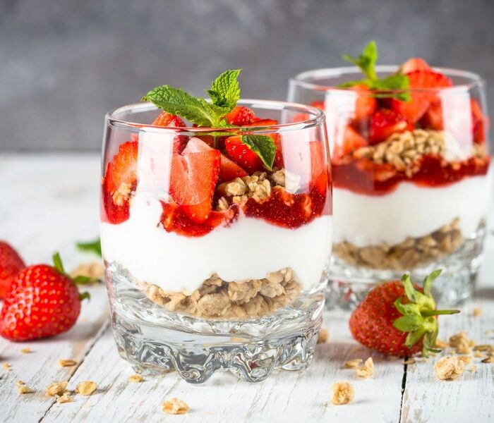 schnelles mascarpone-dessert mit erdbeeren