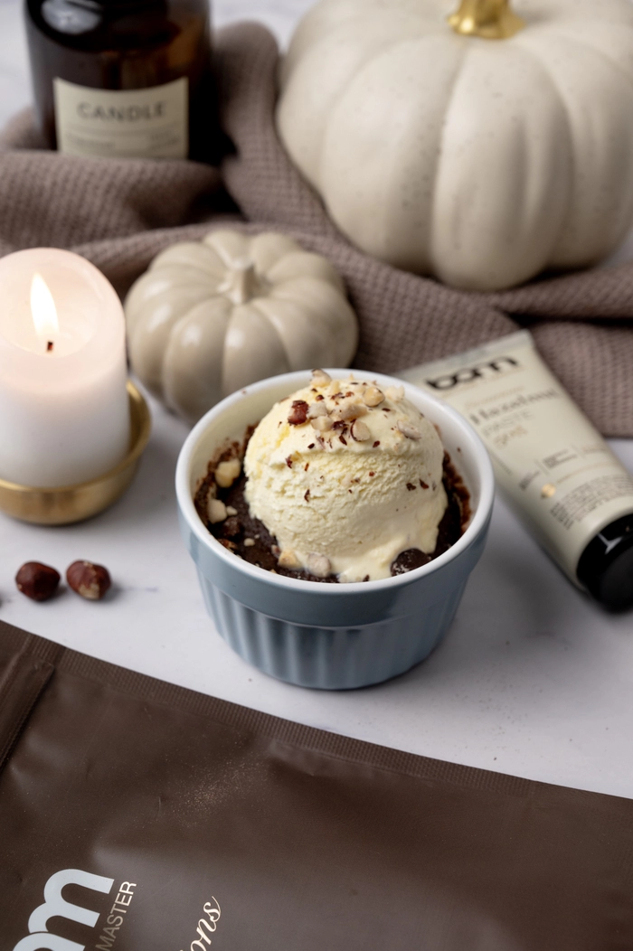 Mug Cake mit Haselnusscreme